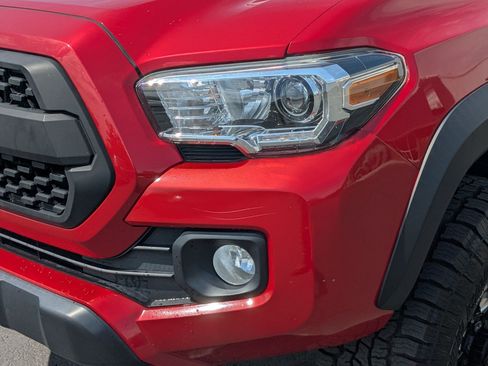 Used 2021 Toyota Tacoma TRD Off-Road w/ Technology Package AWD/4WD image 12