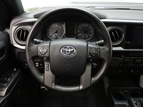 Used 2017 Toyota Tacoma TRD Sport image 23