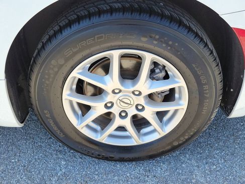 Used 2024 Chrysler Pacifica Touring-L image 8