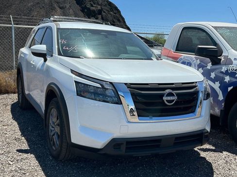 Used 2025 Nissan Pathfinder SV FWD image 2