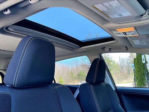 Used 2018 Toyota RAV4 XLE AWD/4WD image 14