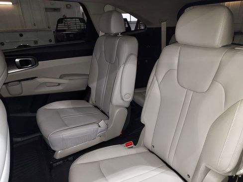 Used 2025 Kia Sorento EX w/ EX Panoramic Sunroof Package image 29