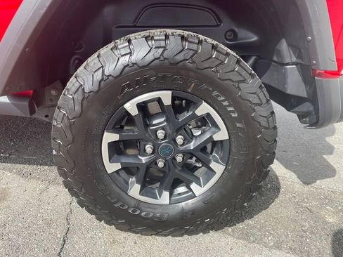 Used 2025 Jeep Wrangler Unlimited Rubicon 4xe w/ Safety Group AWD/4WD image 17