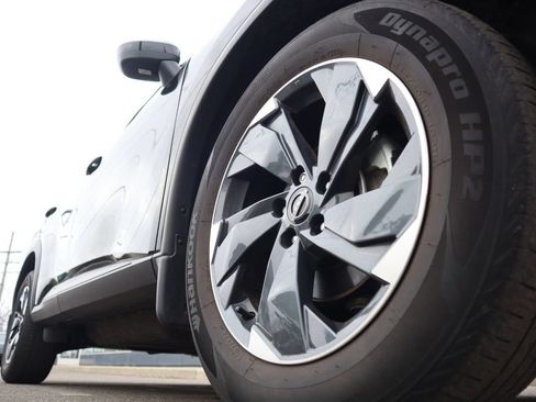 Certified 2025 Nissan Rogue SV AWD/4WD image 10