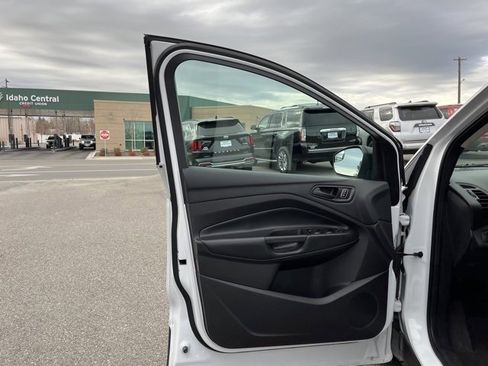 Used 2018 Ford Escape S image 24