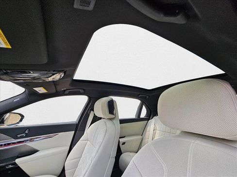 New 2026 BMW i7 eDrive50 image 13