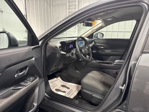 Used 2025 Nissan Kicks SV AWD/4WD image 19