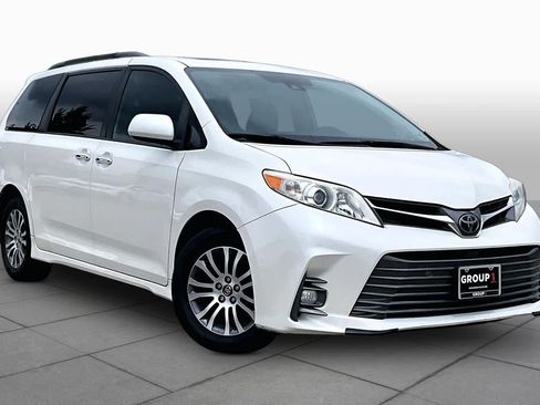 Used 2020 Toyota Sienna XLE Premium FWD image 3