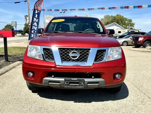 Used 2013 Nissan Frontier SV w/ SV Value Truck Pkg AWD/4WD image 2