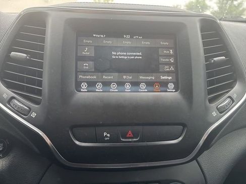 Used 2020 Jeep Cherokee Latitude Plus w/ Cold Weather Group AWD/4WD image 10