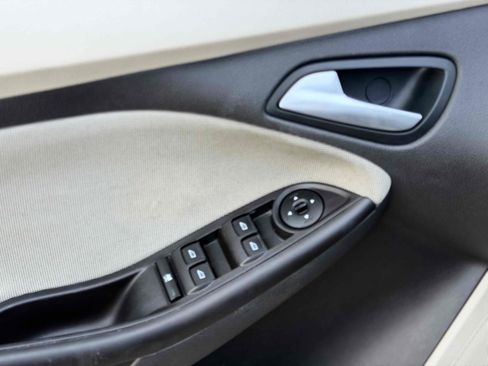 Used 2014 Ford Focus SE FWD image 17