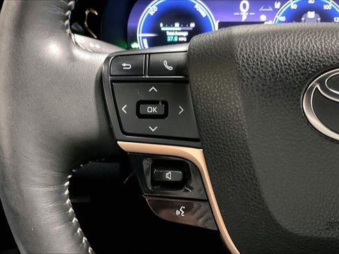 Used 2025 Toyota Crown Signia w/ Advanced Technology Package image 18