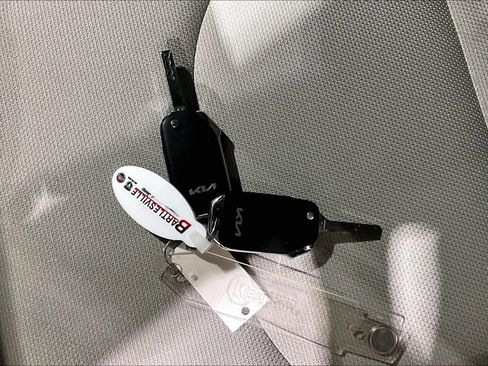 Used 2022 Kia Forte LXS w/ LXS Technology Package FWD image 9