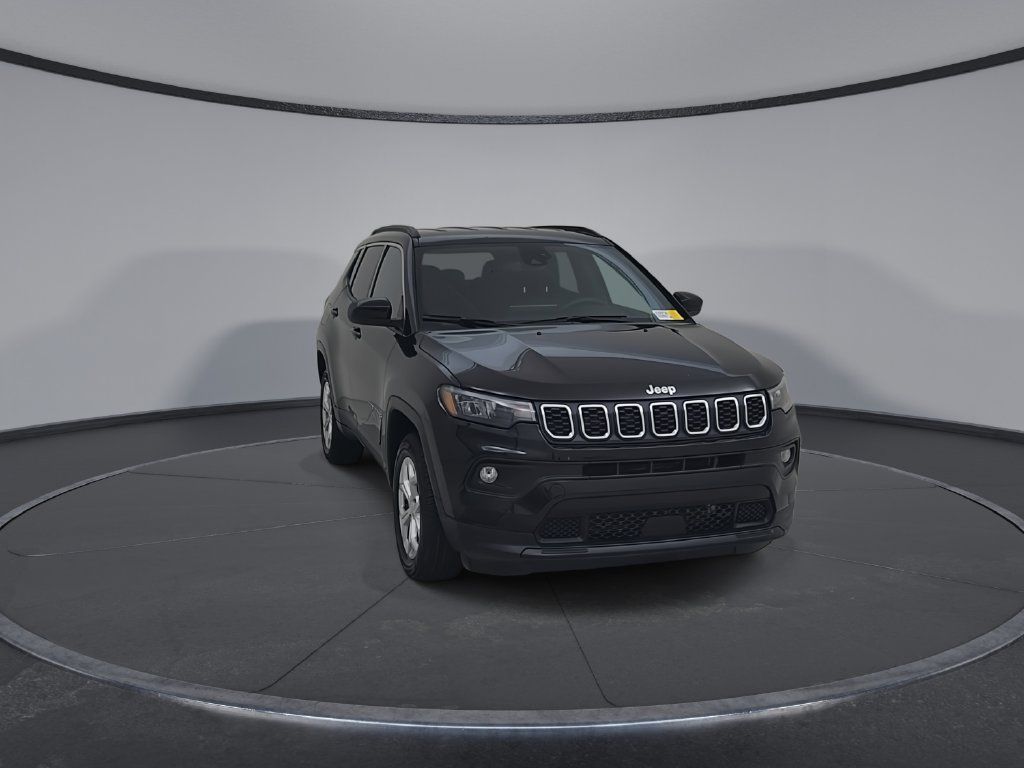 Used 2024 Jeep Compass Latitude AWD/4WD image 5