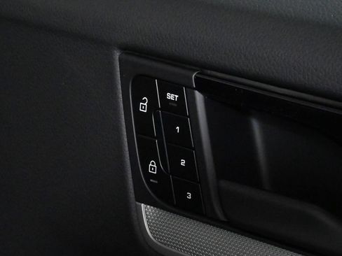 Used 2026 Porsche Cayenne AWD/4WD image 39