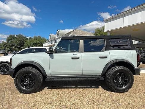 Used 2022 Ford Bronco Wildtrak image 3