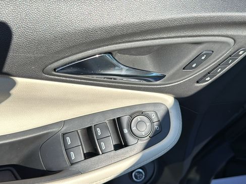 Used 2023 Buick Encore GX Essence w/ Experience Buick Package FWD image 7