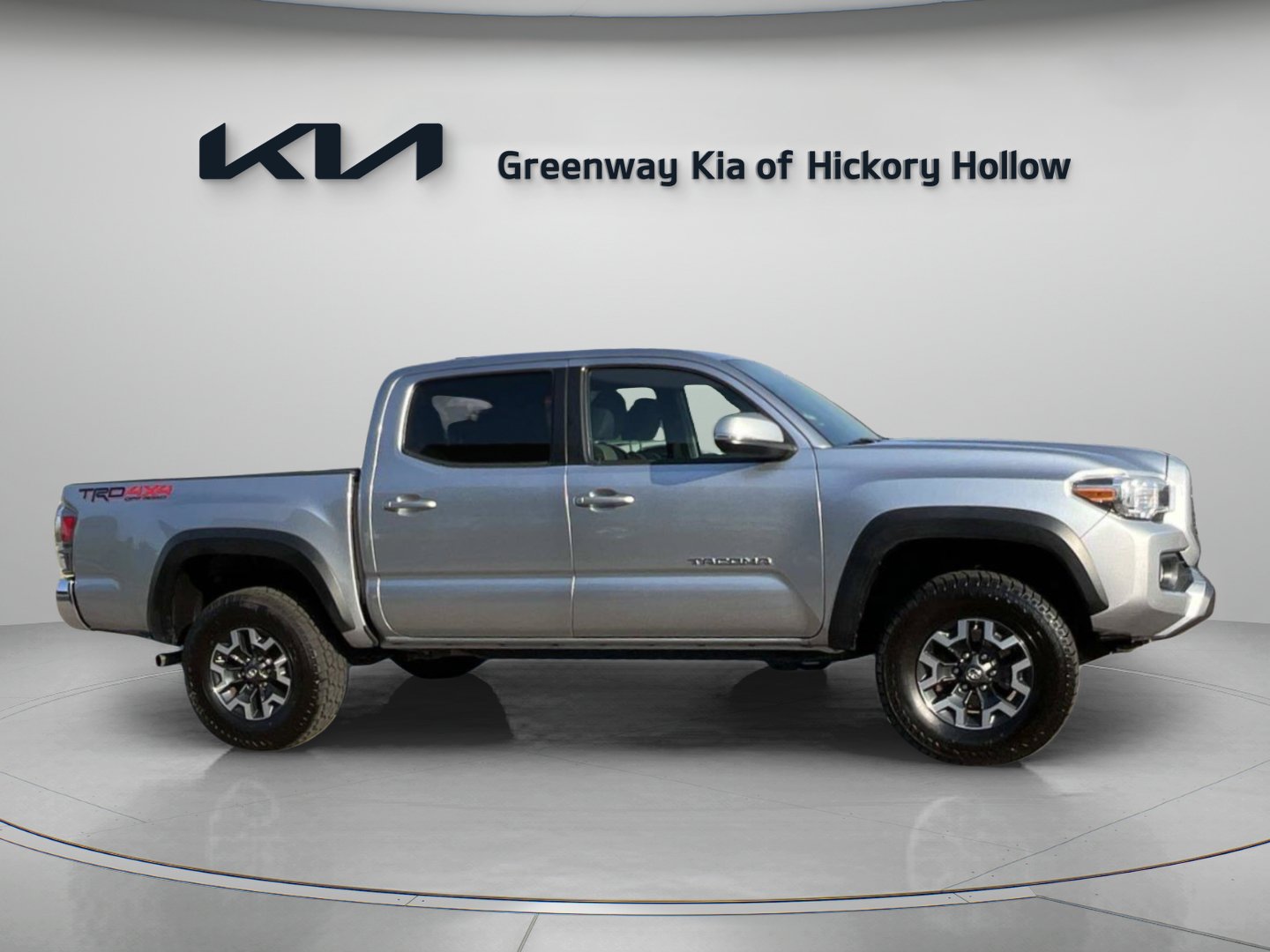 Used 2022 Toyota Tacoma TRD Off-Road AWD/4WD image 8