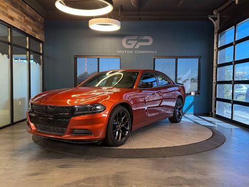 Used 2022 Dodge Charger SXT w/ Blacktop Package RWD image 7