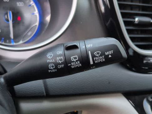 Used 2022 Chrysler Pacifica Touring-L FWD image 24