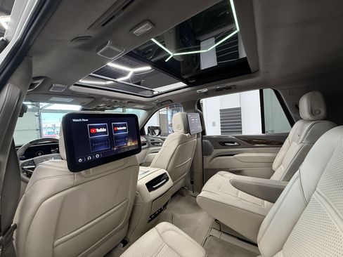 Used 2023 Cadillac Escalade Premium Luxury Platinum image 26