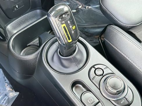 Used 2024 MINI Cooper SE image 27
