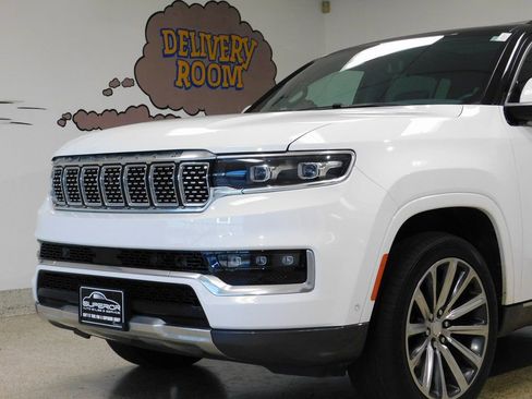 Used 2022 Jeep Grand Wagoneer Series II w/ Convenience Group III image 16