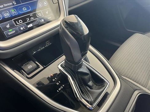 Used 2025 Subaru Outback Premium AWD/4WD image 16