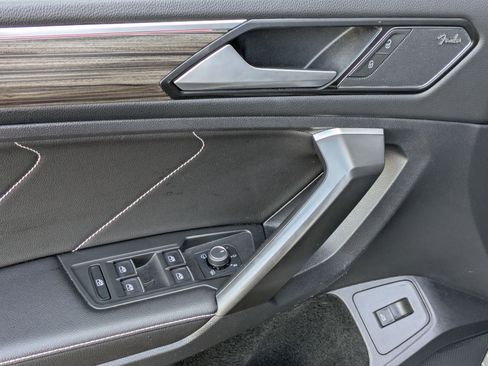 Used 2022 Volkswagen Tiguan SEL R-Line image 10