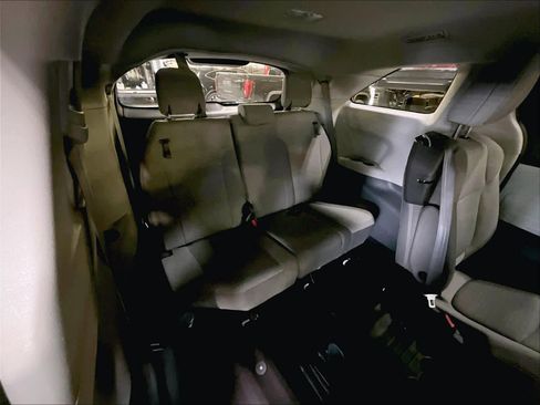 Used 2024 Toyota Sienna LE image 17