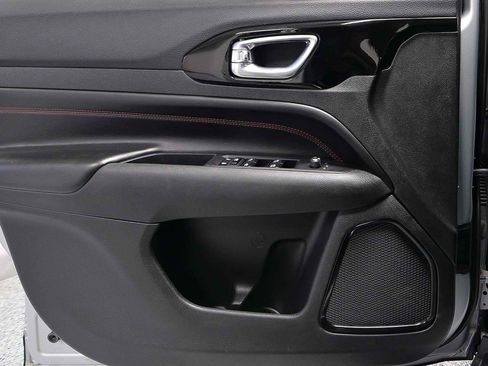 Used 2024 Jeep Compass Trailhawk image 7