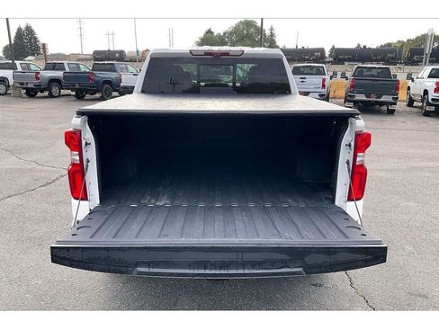 Used 2022 Chevrolet Silverado 1500 High Country w/ Technology Package AWD/4WD image 11
