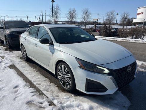 Used 2023 Nissan Altima 2.5 SL image 2