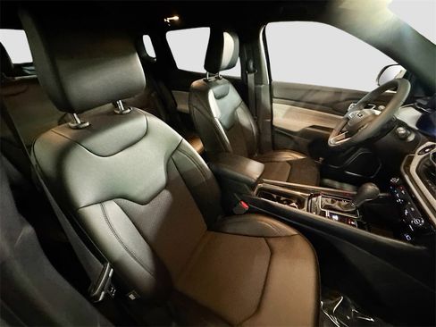 Used 2025 Jeep Compass Latitude image 26