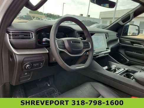 Used 2024 Jeep Wagoneer Series II RWD image 10