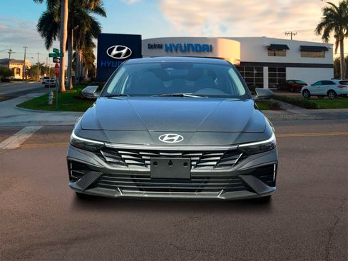 New 2025 Hyundai Elantra SE image 12