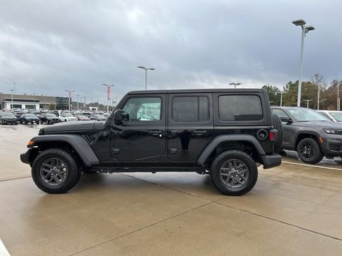 Used 2024 Jeep Wrangler Sport S image 5