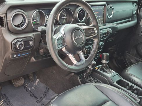 Used 2023 Jeep Wrangler Unlimited Sahara w/ Cold Weather Group AWD/4WD image 10
