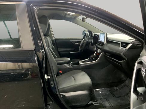 Used 2024 Toyota RAV4 XLE AWD/4WD image 9