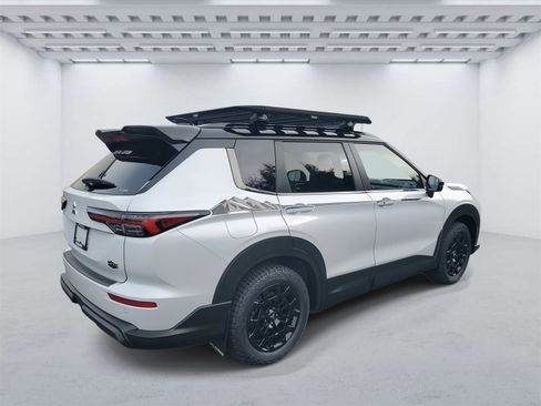 New 2026 Mitsubishi Outlander Trail Edition image 4