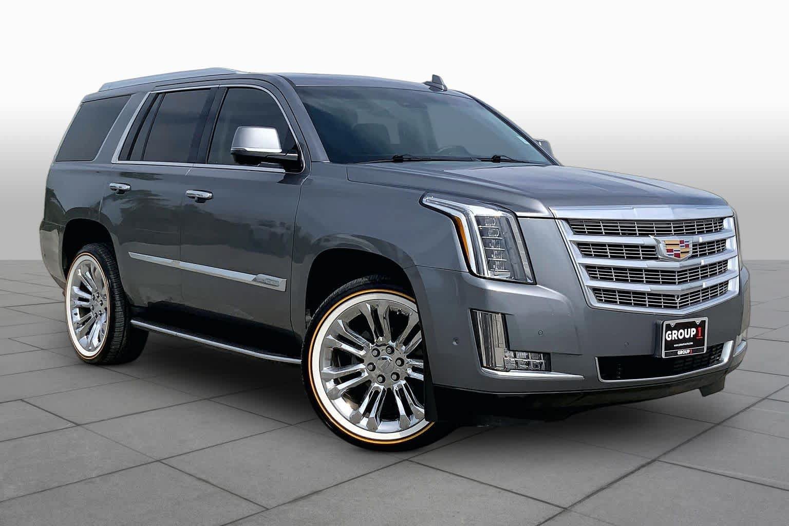 Used 2018 Cadillac Escalade Luxury w/ LPO, Radiant Package RWD image 3