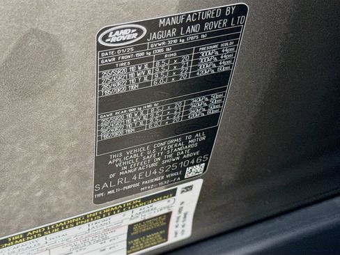 Used 2025 Land Rover Discovery Dynamic SE AWD/4WD image 46
