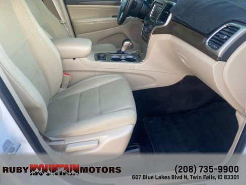 Used 2016 Jeep Grand Cherokee Laredo w/ Quick Order Package 23E AWD/4WD image 30