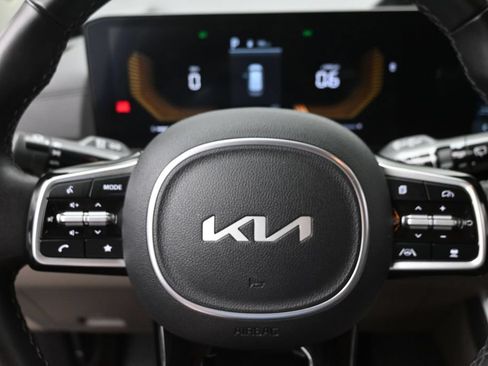 Used 2026 Kia Carnival FWD image 17