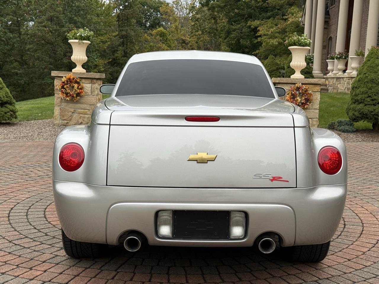 Used 2004 Chevrolet SSR w/ Preferred Equipment Group RWD image 8