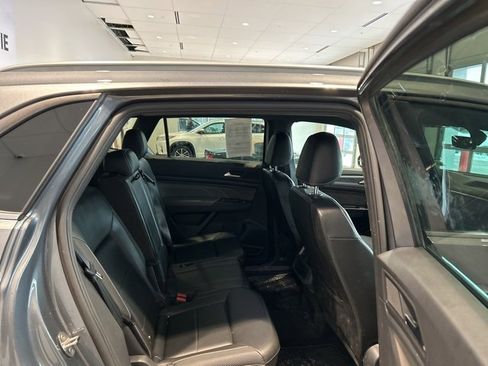 Used 2022 Volkswagen Atlas Cross Sport SE image 16