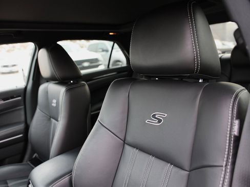 Used 2022 Chrysler 300 S image 18