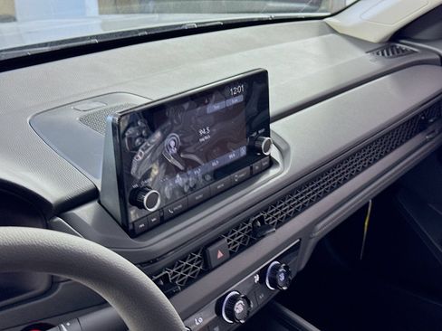 Used 2025 Honda Accord LX image 9