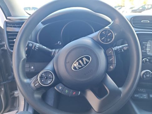 Used 2015 Kia Soul + image 9