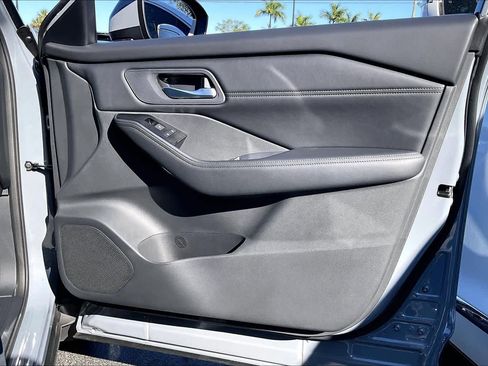 Used 2026 Nissan Rogue SV w/ SV Premium Package image 23